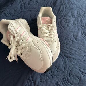 Adidas Kids Sneakers in White with Pink Stripes